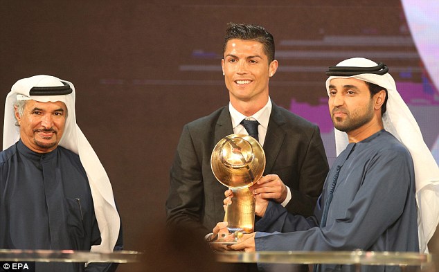 Cristiano Ronaldo receives best player of 2014