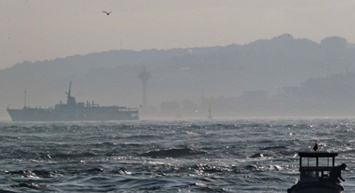 В Стамбуле из-за шторма отменены морские рейсы