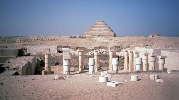 Egypt archaeologists find unknown queen's tomb