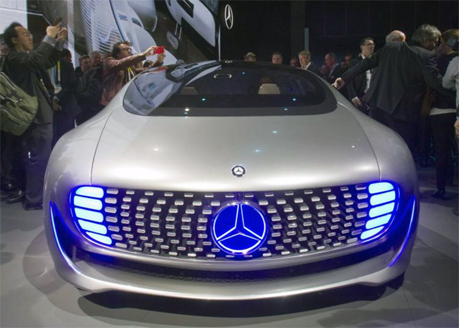Mercedes dreams of turning the car into a luxury lounge