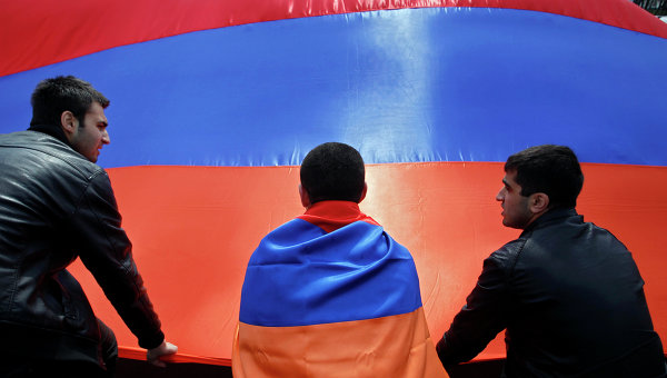 Граждане Армении сравнялись с россиянами