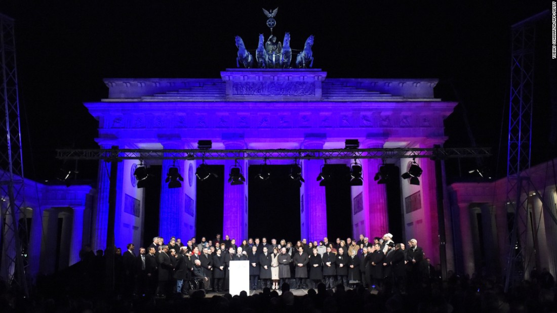 Thousands rally in Berlin for Paris terror victims