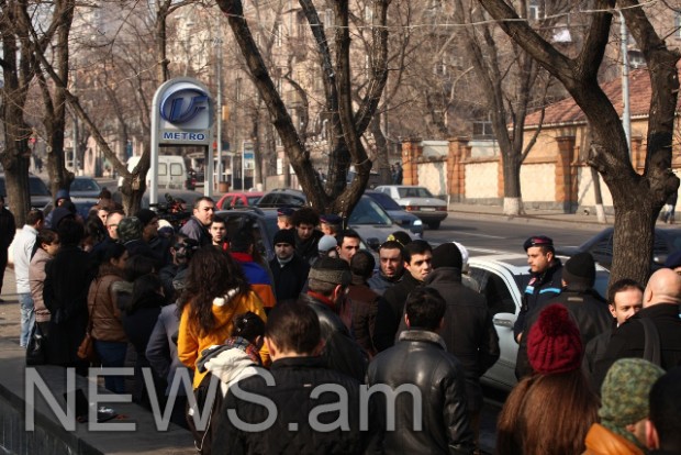 Акция протеста у резиденции Саргсяна