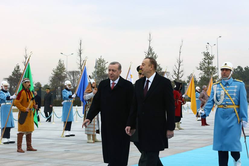 Erdoğan greets Aliyev with 16 costumed warriors, 'Resurrection Anthem’