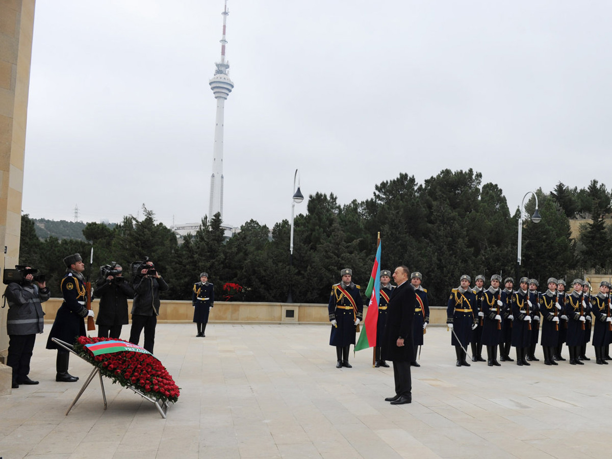 Azerbaijani president pays tribute to martyrs