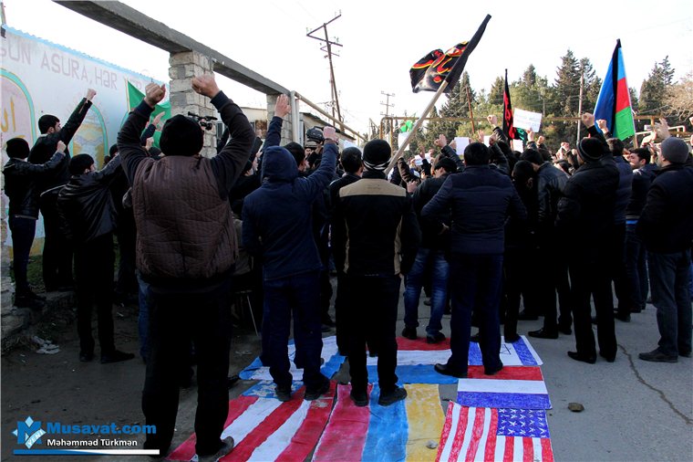 Hundreds protest against cartoons of Prophet Muhammad in Azerbaijan