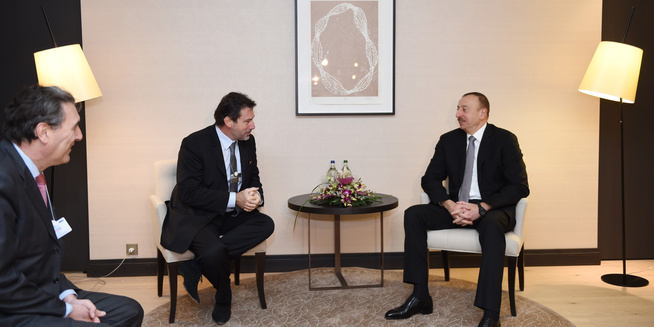 President Aliyev meets top Airbus manager in Davos