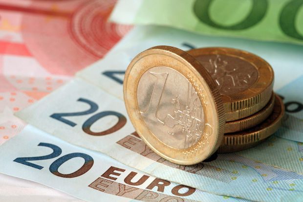 Курс евро по отношению к манату резко упал