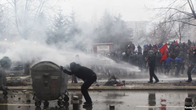 Nazir xalqı təhqir etdi, xalq ayağa qalxdı