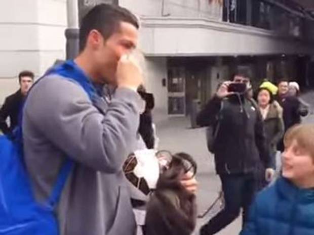 Real Madrid superstar dresses as a beggar to surprise child