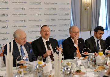 President Ilham Aliyev attends “Diversification strategies” roundtable