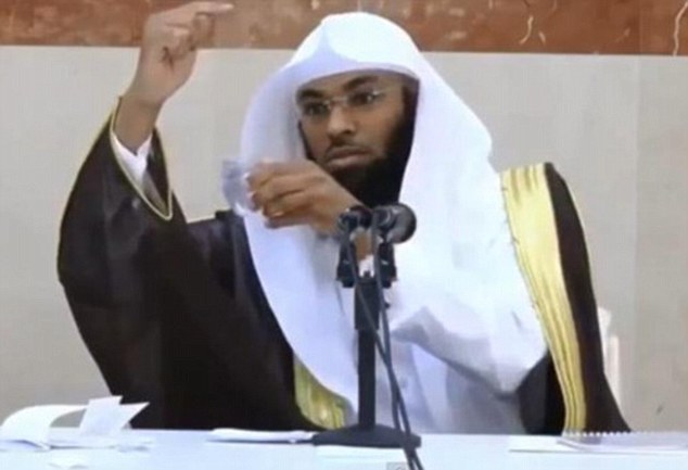 Saudi cleric tells student the sun rotates around the Earth