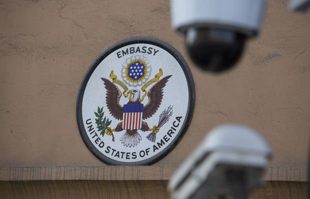 Голый русский атаковал посольство США