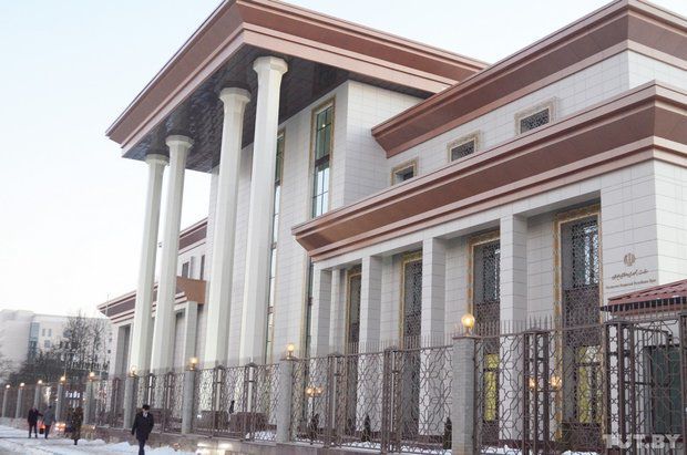 Азербайджанец построил здание посольства
