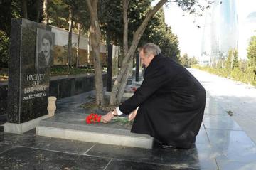 US Ambassador to Azerbaijan visits Alley of Martyrs