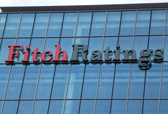 Fitch Ratings manatın ucuzlaşmasını dəstəklədi