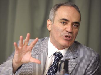 Harri Kasparov: “Putin xərçəng şişidir”