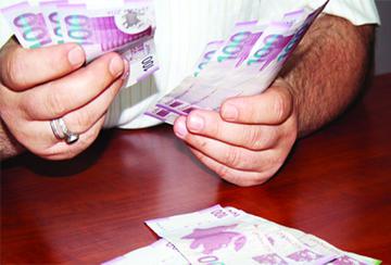 Population of Baku withdraws its manat deposits from banks