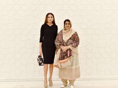 Mehriban Aliyeva meets Pakistani first lady Begum Sahiba