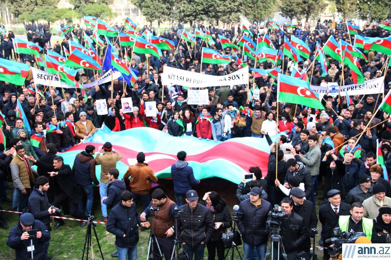 Oппозиция провела антикризисный митинг в Баку -  ОБНОВЛЕНО