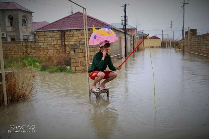 Бинагади остался под водой