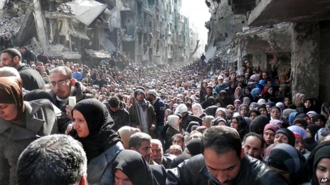 Palestinians flee fighting in Yarmouk refugee camp