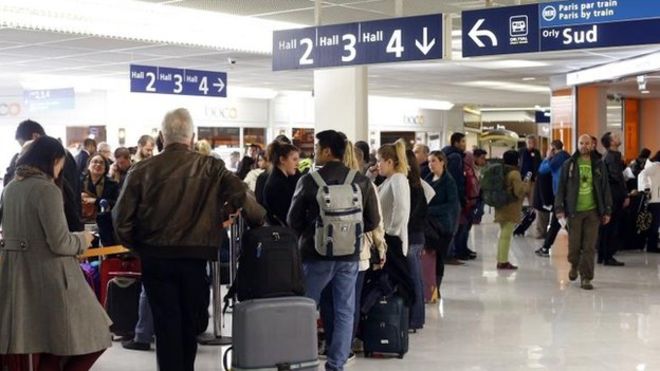 French air traffic strike prompts hundreds of cancellations