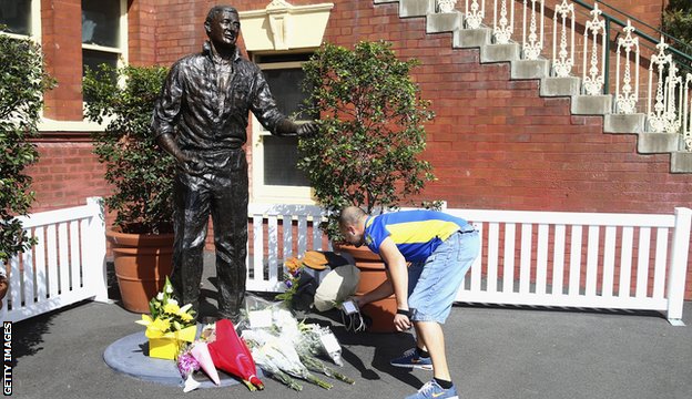 Richie Benaud: World pays tribute to cricket legend & commentator