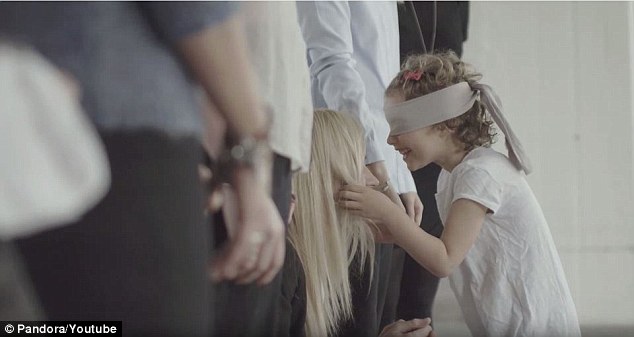 Could YOU recognise your mum while blindfolded?