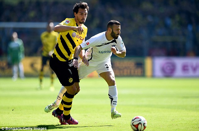 Manchester United in £21.5m bid for Mats Hummels