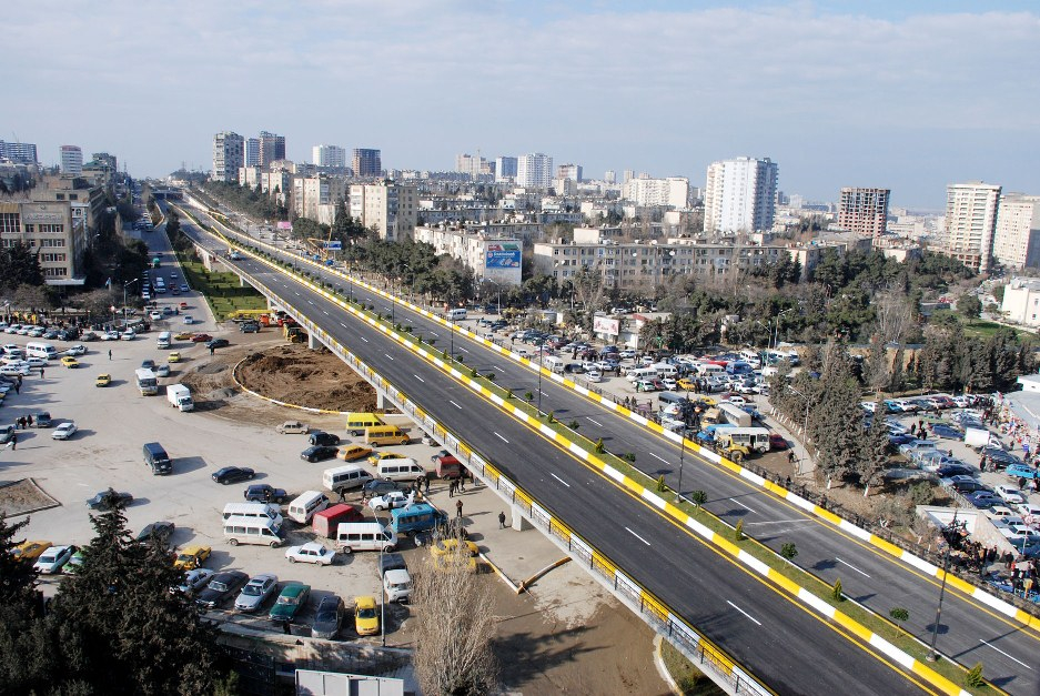 ​Bakıda əsas işlək yollardan biri bağlandı