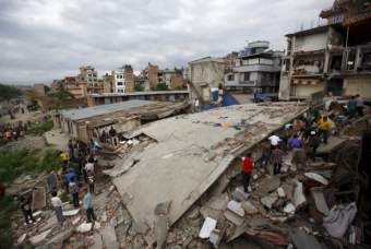 Количество жертв в Непале растет