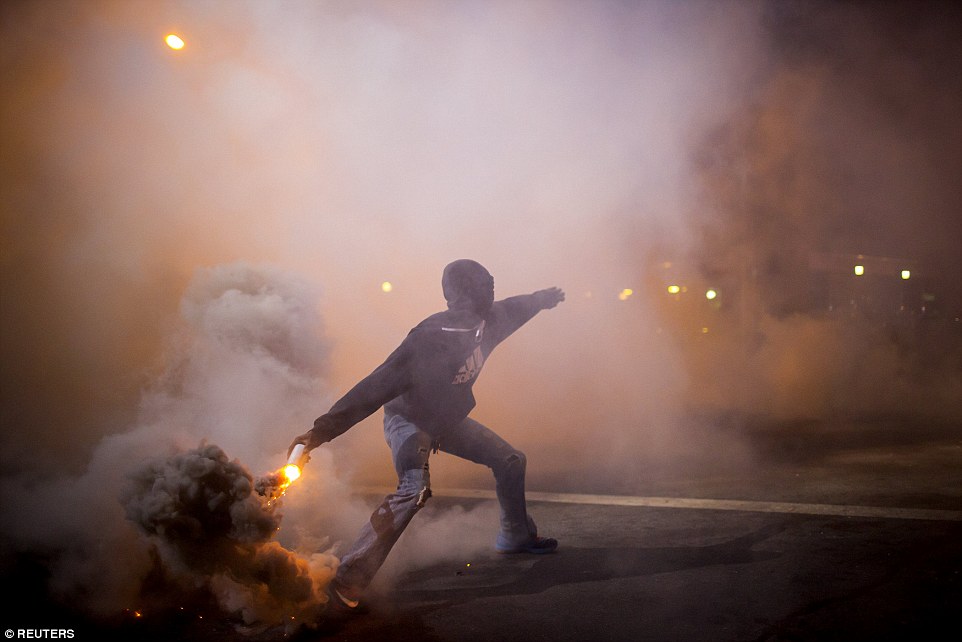 Violence erupts for a second night in Baltimore