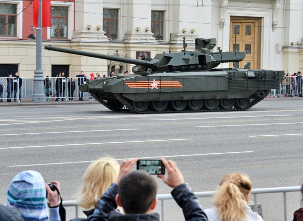 Российских супер танк заглох на параде Победы