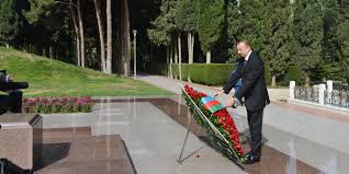 Ильхам Алиев посетил могилу отца