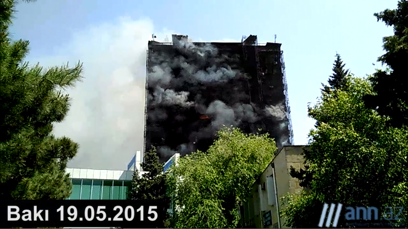 No comment: Жильцы оплакивают жертв и сгоревшее здание