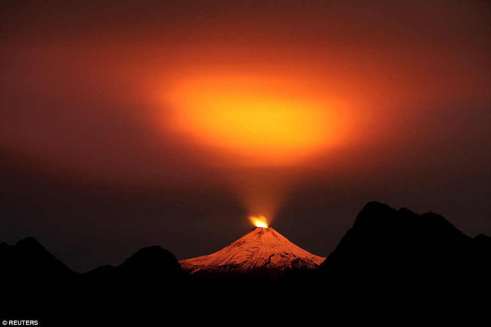 Apocalyptic skies return above Chile after second volcano erupts