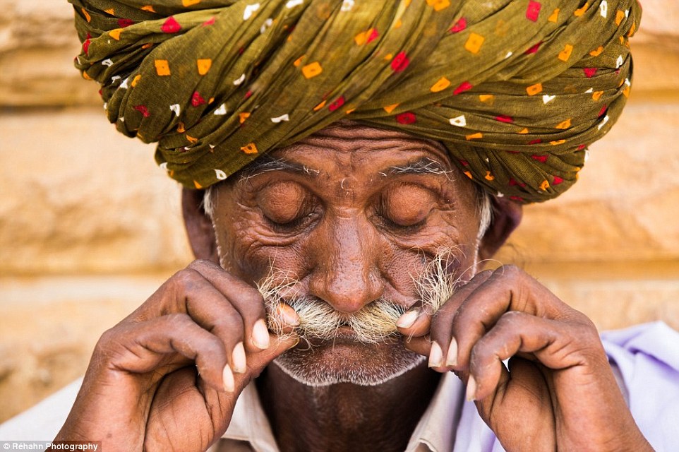 The captivating green eyes of Rajasthan