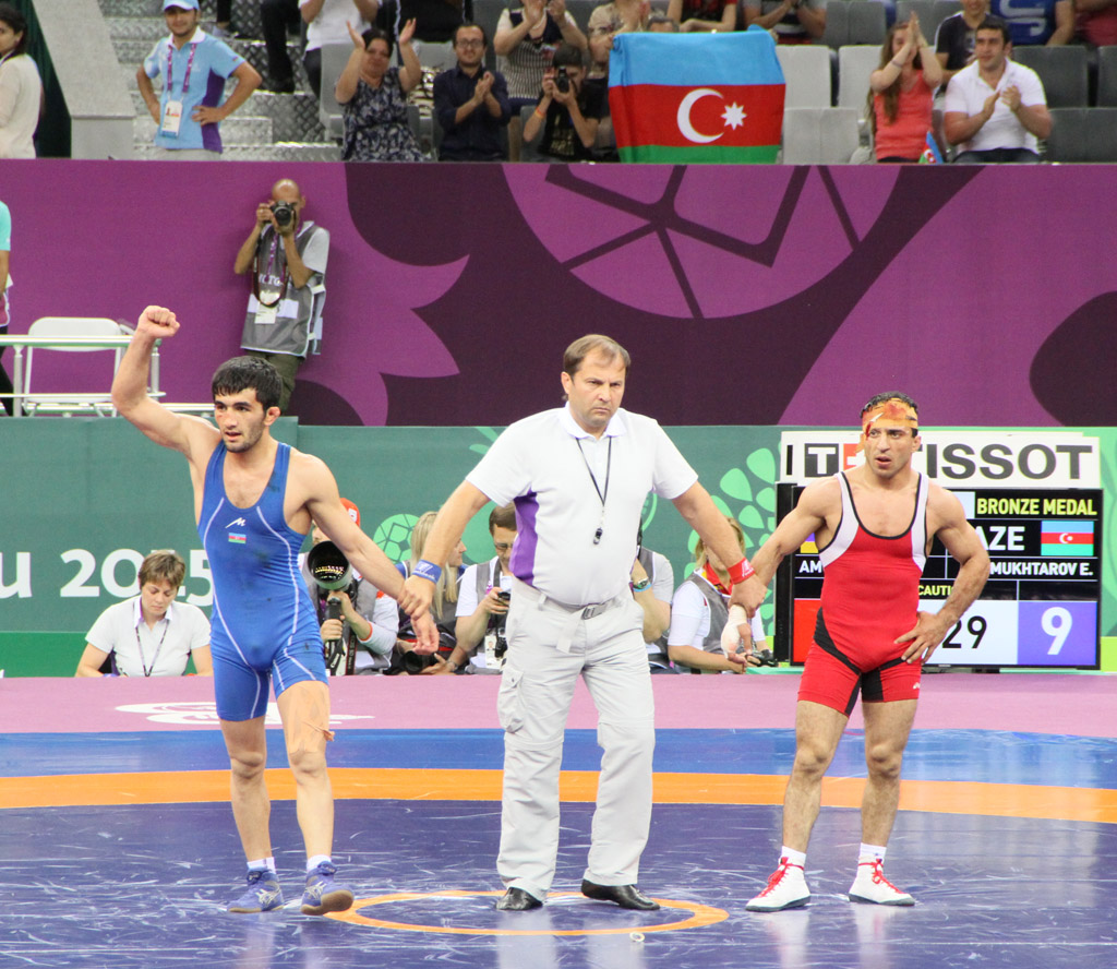 Азербайджанский борец одержал победу над армянским спортсменом