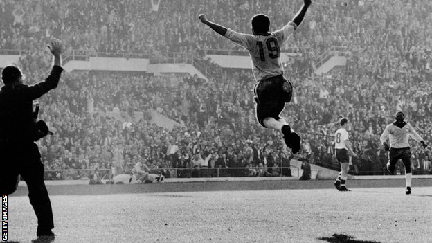 Two-time Brazilian World Cup-winning midfielder dies at 82