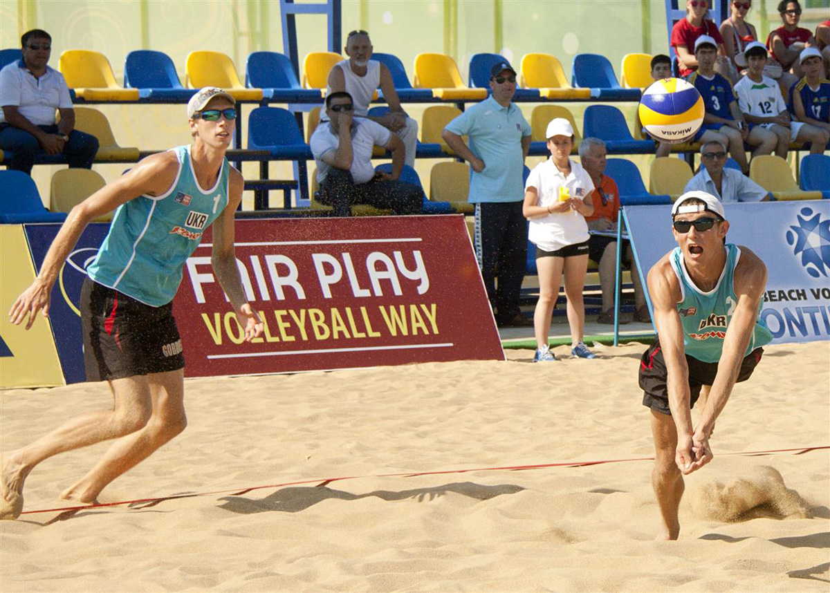 Пляжные волейболисты начали соревнования