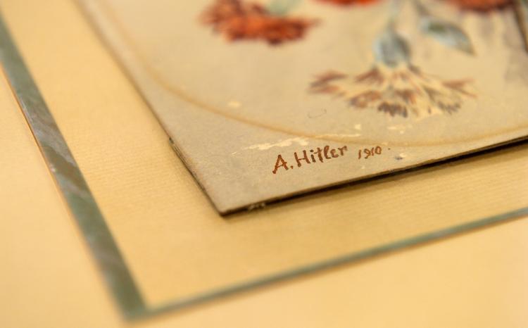Hitlerin rəsm əsərləri 400 min avroya satıldı - FOTOLAR