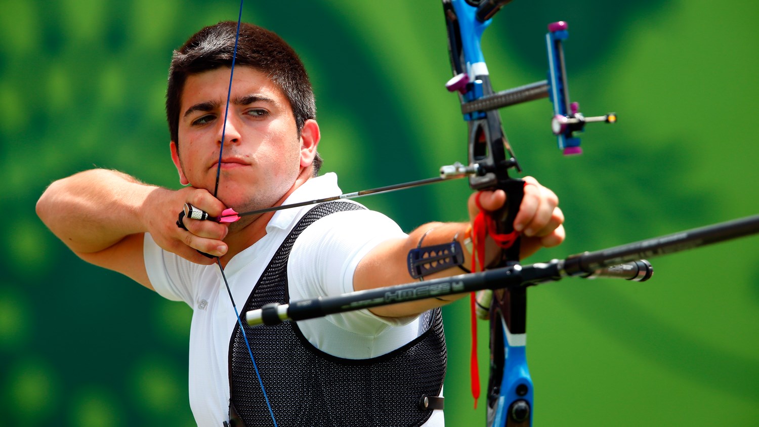 Alvarino Garcia wins gold to close Archery