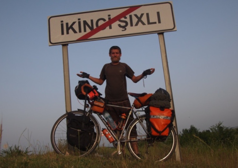 Ipswich cyclist gets deported from Azerbaijan during round-world quest