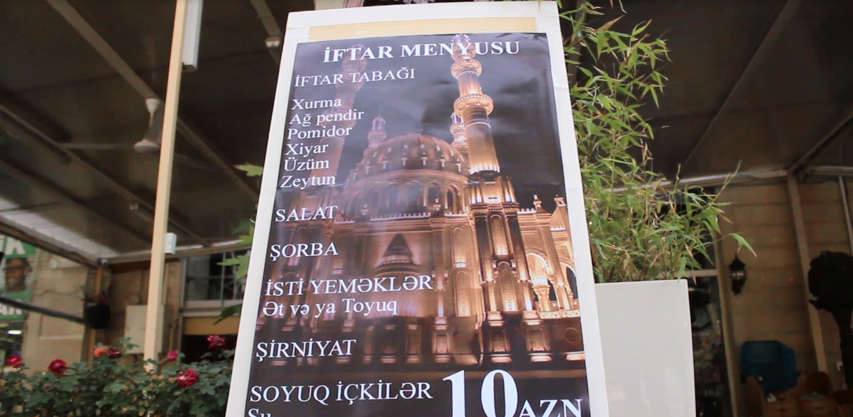 В ОБЪЕКТИВЕ: Религиозный бизнес ресторанов Баку