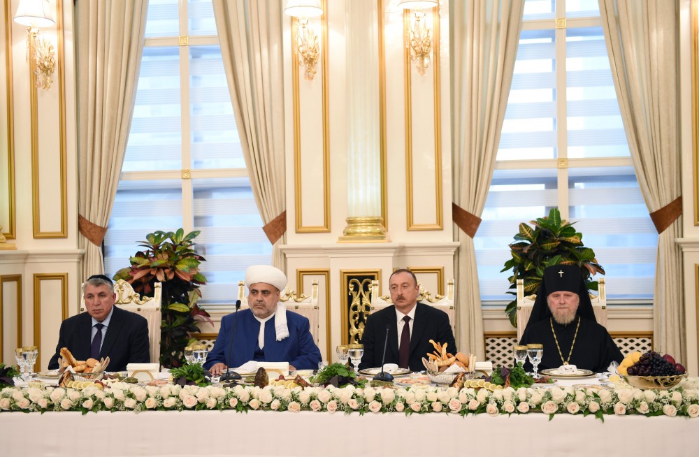 Ильхам Алиев принял участие  на церемонии ифтар