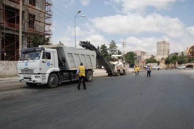 Daha bir küçə təmir olunur