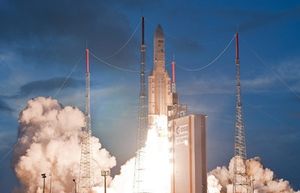 “Ariane 5” raketdaşıyıcısı iki peyklə start götürdü