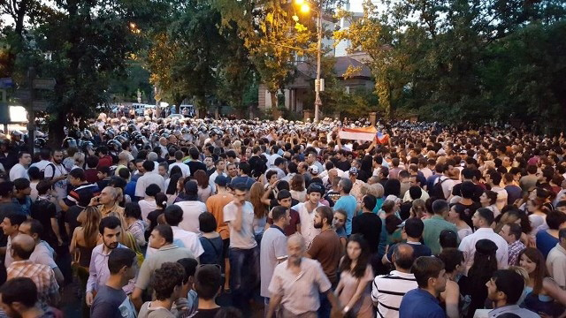 В Армении возобновляются акции протеста