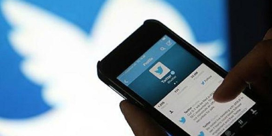 Twitter deletes plagiarised jokes for 'copyright infringement'